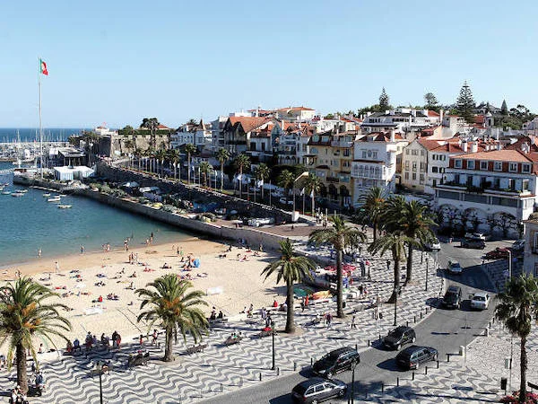 Cascais is a lovely seaside resort town that was just fifteen minutes away by train. We fell in love with it!