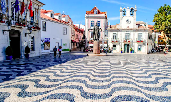 The black and white tiles all through town were just like the ones we saw all over Rio de Janerio.