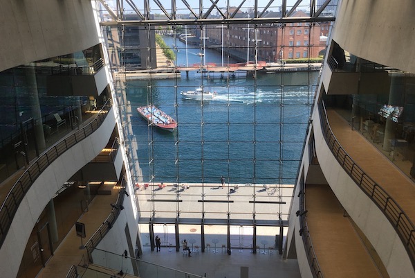 There is an interesting video I took of these boats in action on our Instagram @.theseniornomads