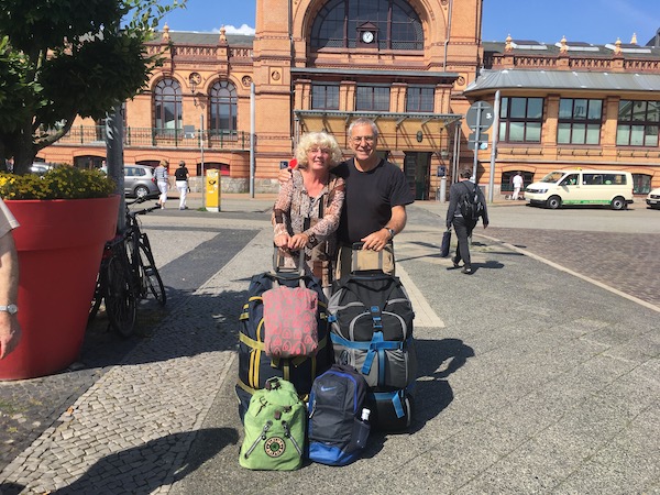 Waiting for the Flixbus between Schwerin and Berlin. We look happy now …