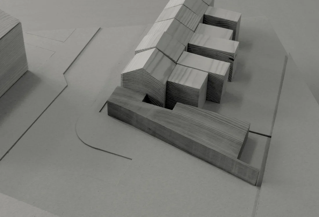 Study model showing the ground floor relationship, cutting back from the neighbouring property to create a light well and privacy court to secondary windows. The building lines the northern edge of the site and steps back on the railway boundary to create a private garden.