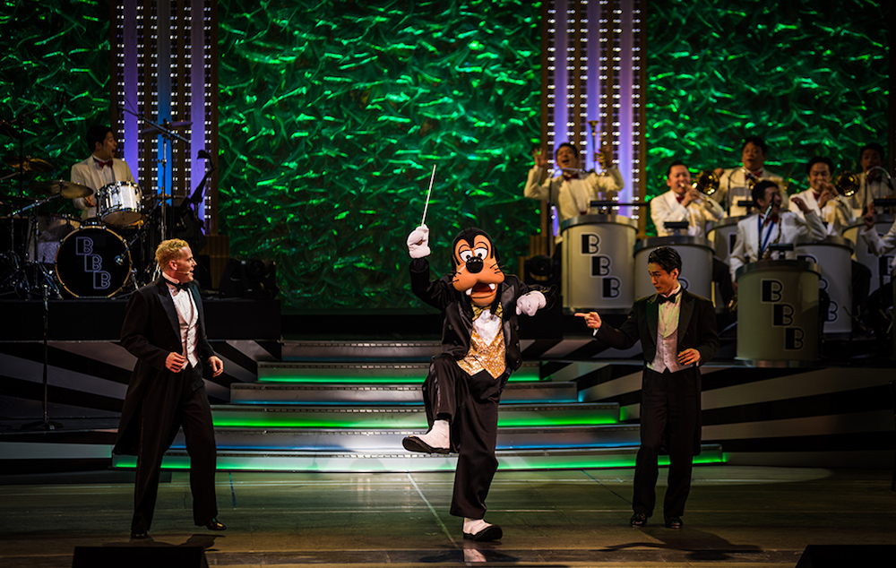 Goofy on stage during Big Band Beat . Photo by Tom Bricker at Disney Tourist Blog.