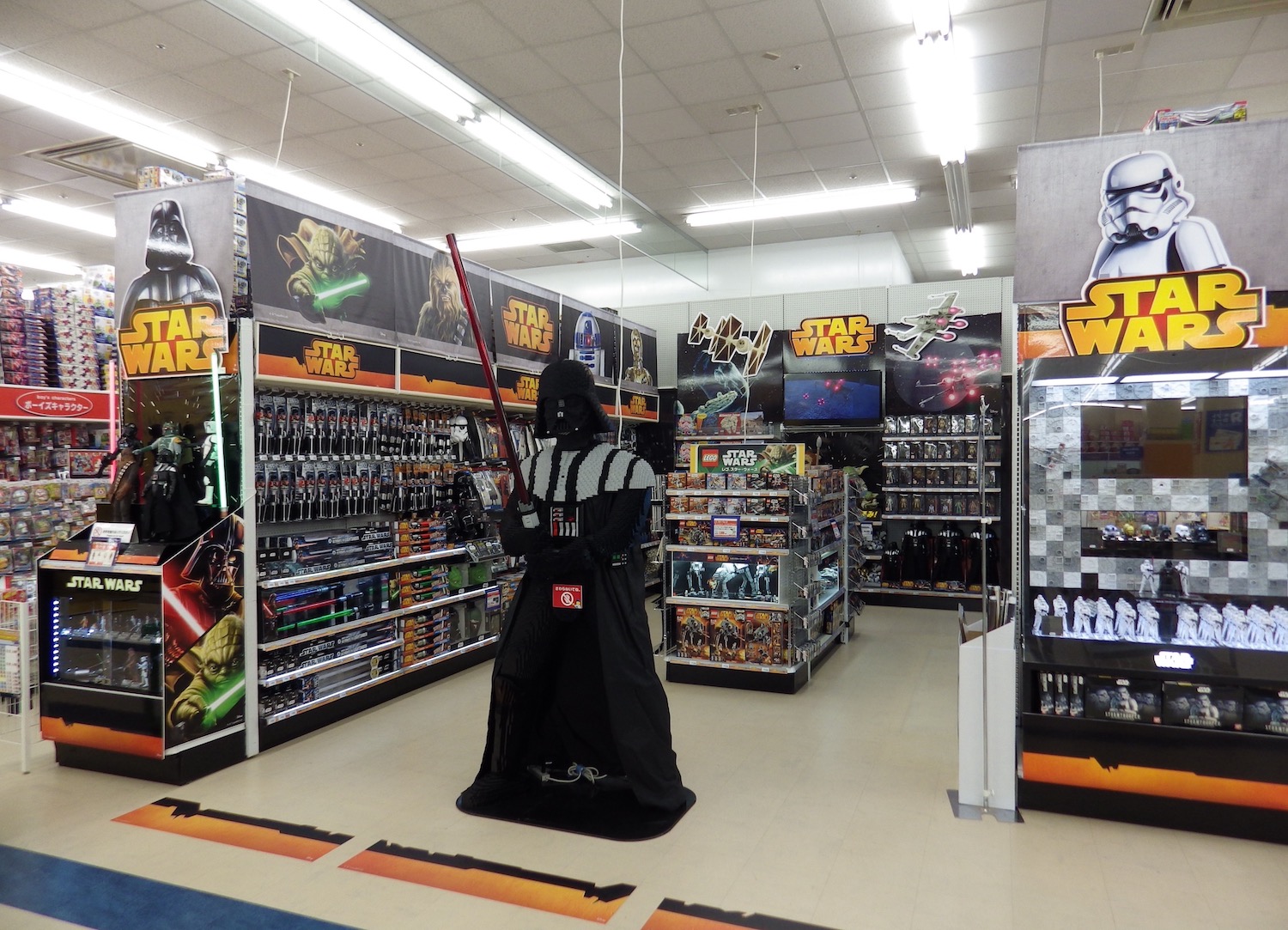 Destination Star Wars was a special section in the Odaiba store that led the charge in overstocking Star Wars goods. Two years later, many of the new Force Awakens goods would still be on the shelves at stores around Tokyo, with figures of obscure characters like Constable Zuvio posting clearance prices. 