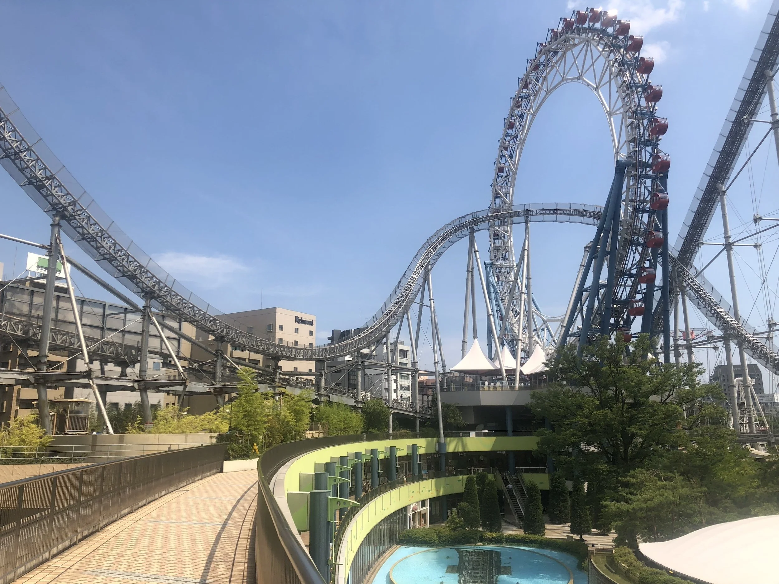 Tokyo-Dome-City-037-Coaster-Track-Big-O-Ferris-Wheel.jpeg