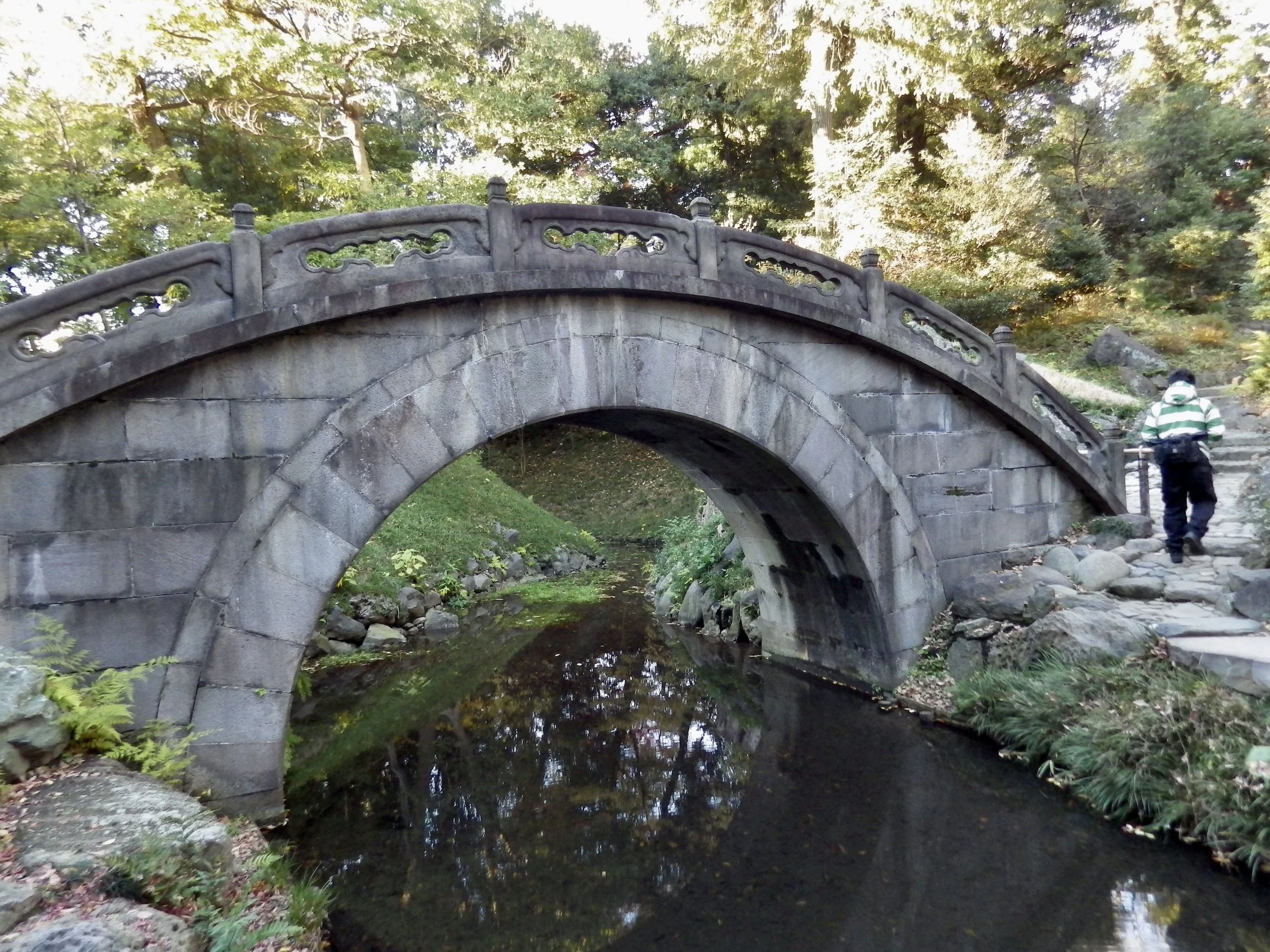 Tokyo-Dome-City-051-Koishikawa-Korakuen-Bridge.jpg