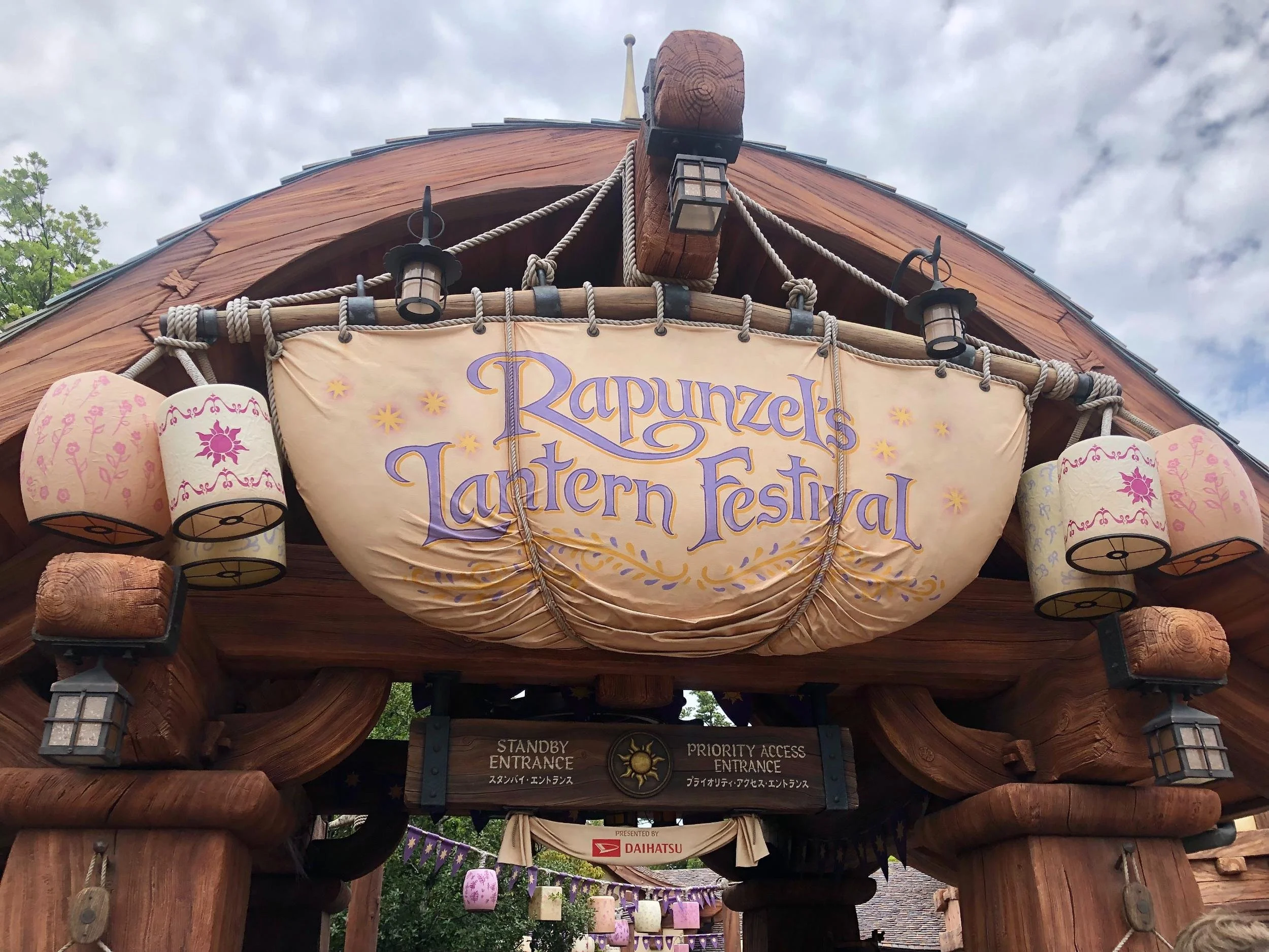 Fantasy-Springs-088-Rapunzel's-Lantern-Festival.jpg