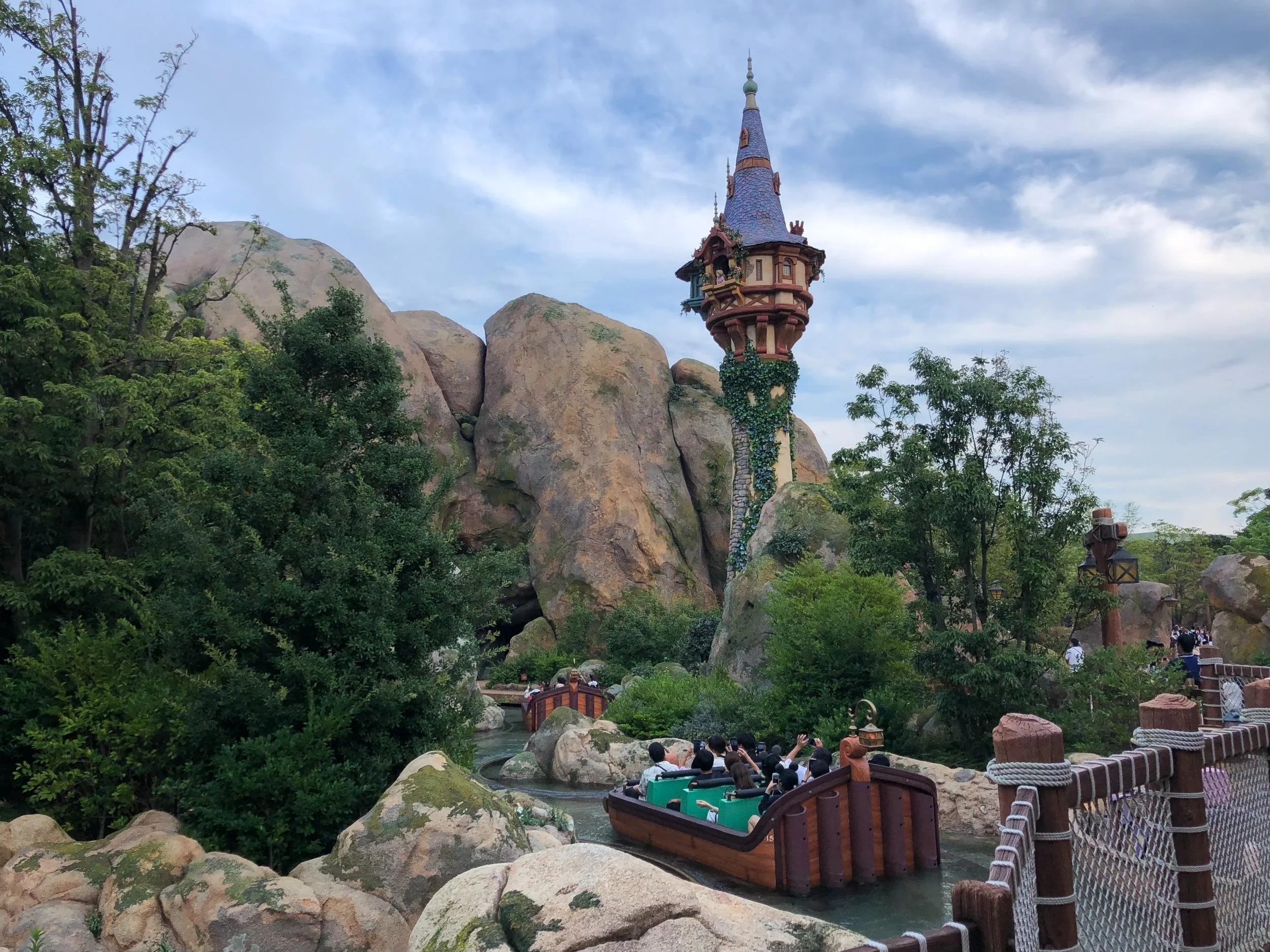 Fantasy-Springs-090-Rapunzel's-Lantern-Festival.jpg