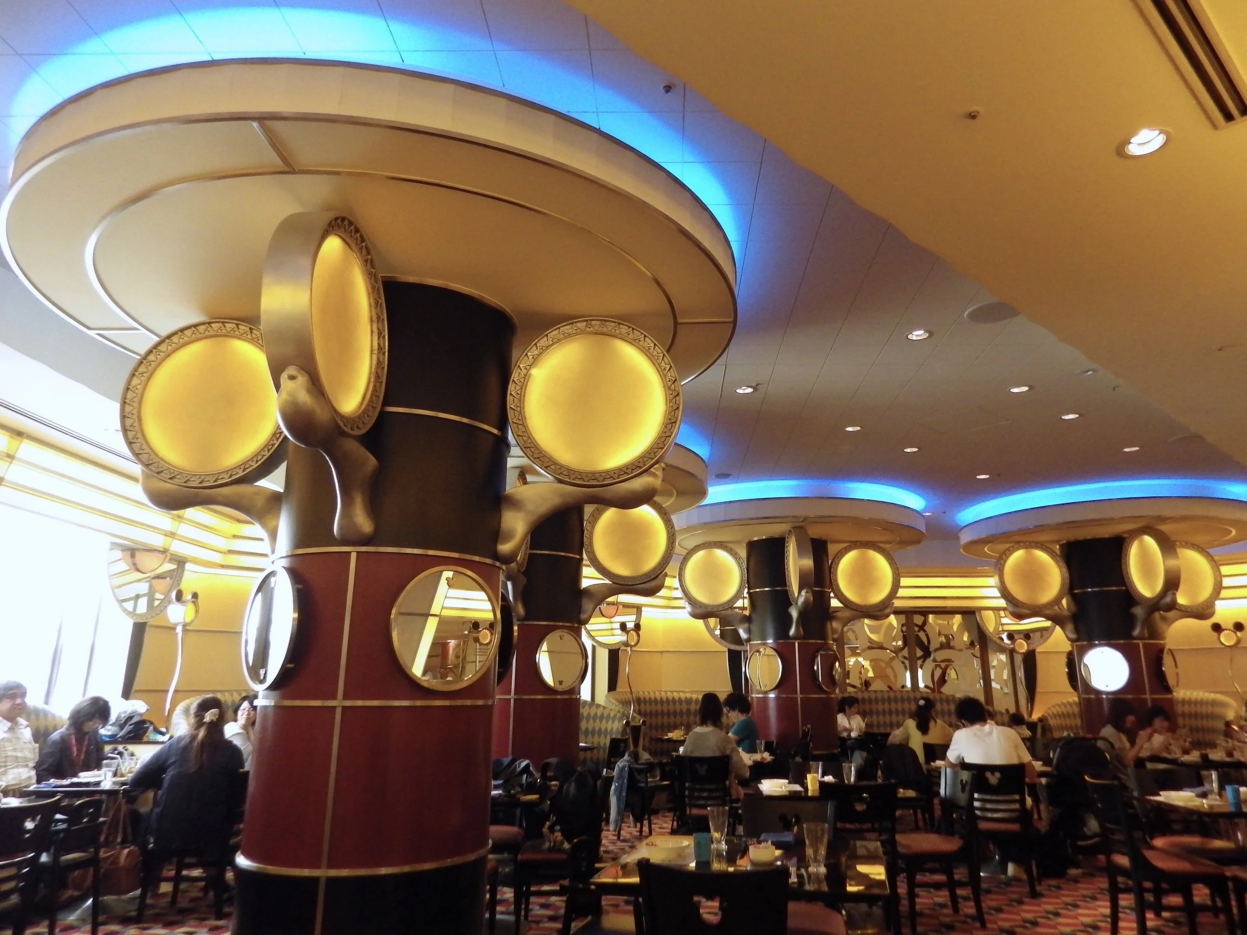 Ambassador-Hotel-17-Chef-Mickey.jpg