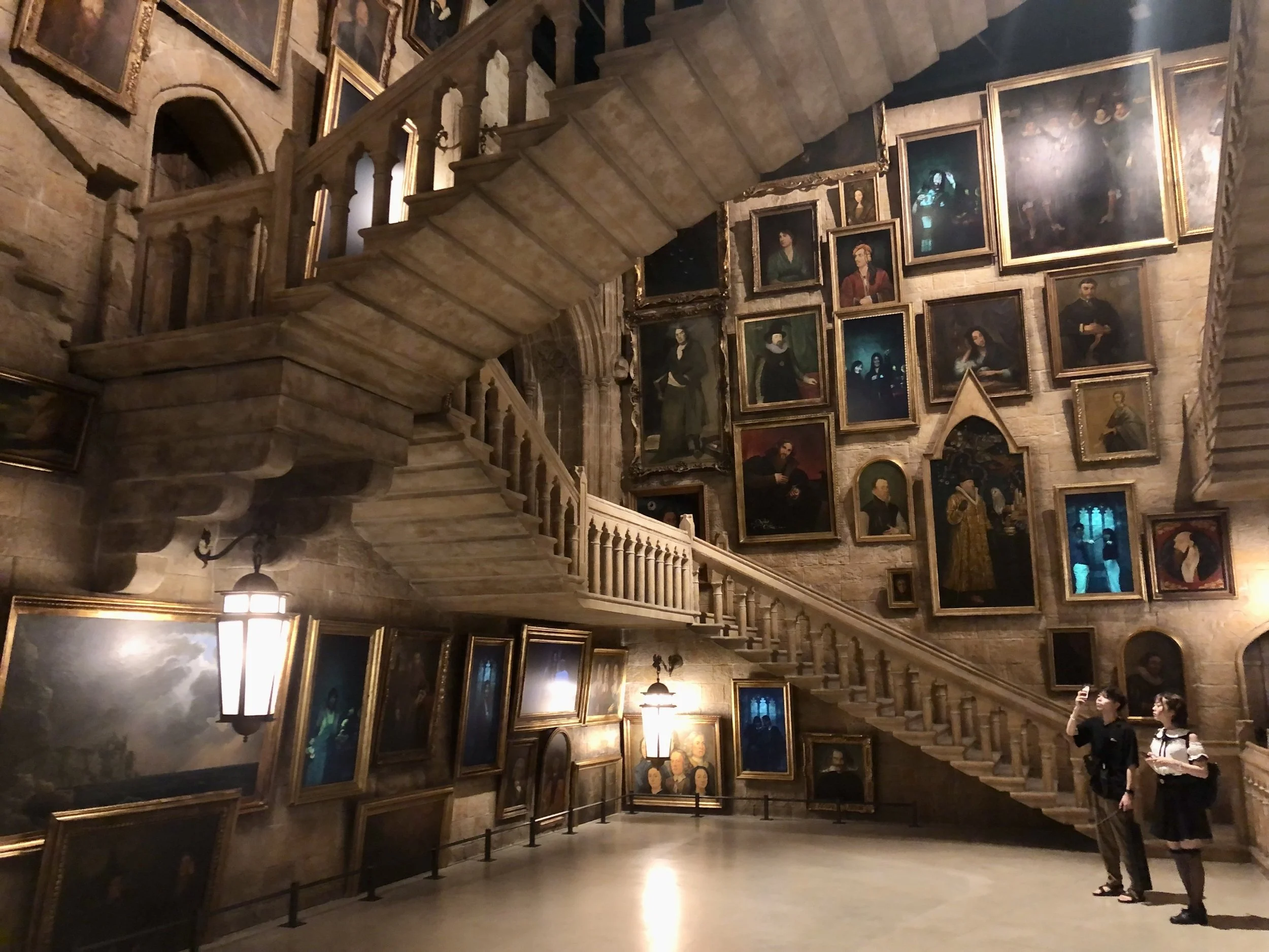 marble staircase portraits warner bros studio tour tokyo harry potter