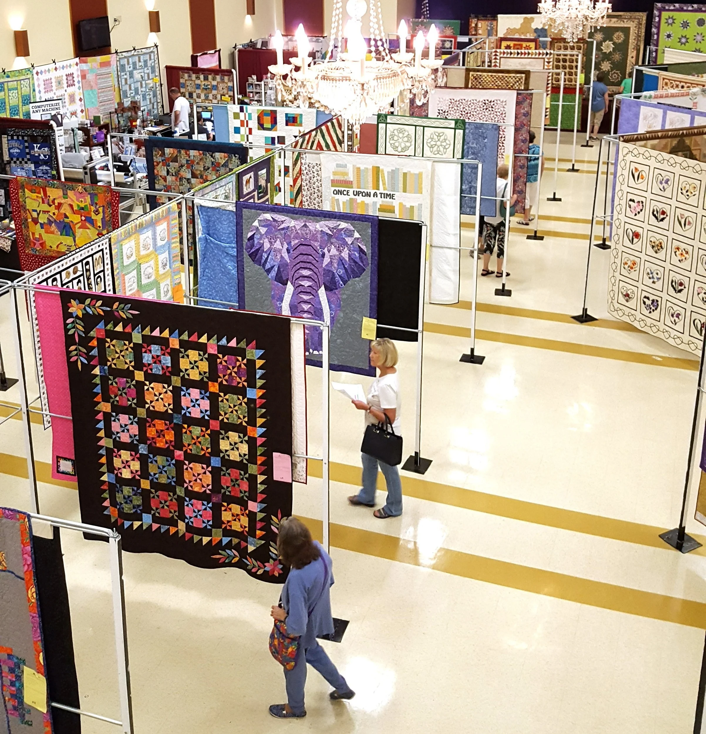 quilt show to the left.jpg