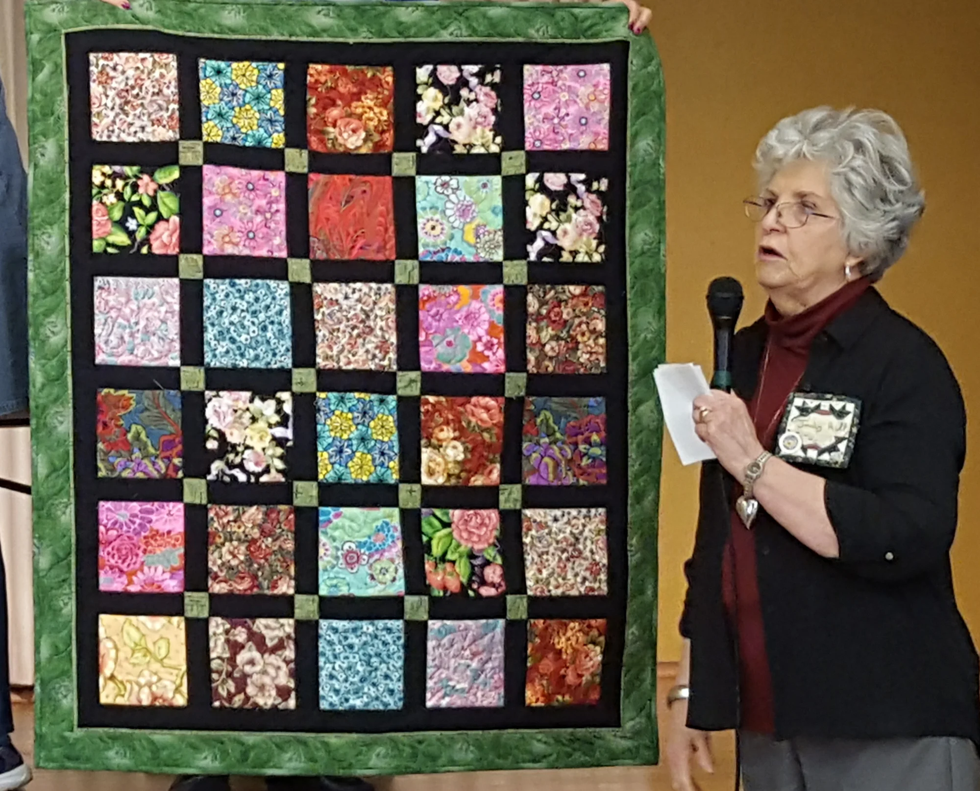 Judy Hill small quilt full quilt.jpg