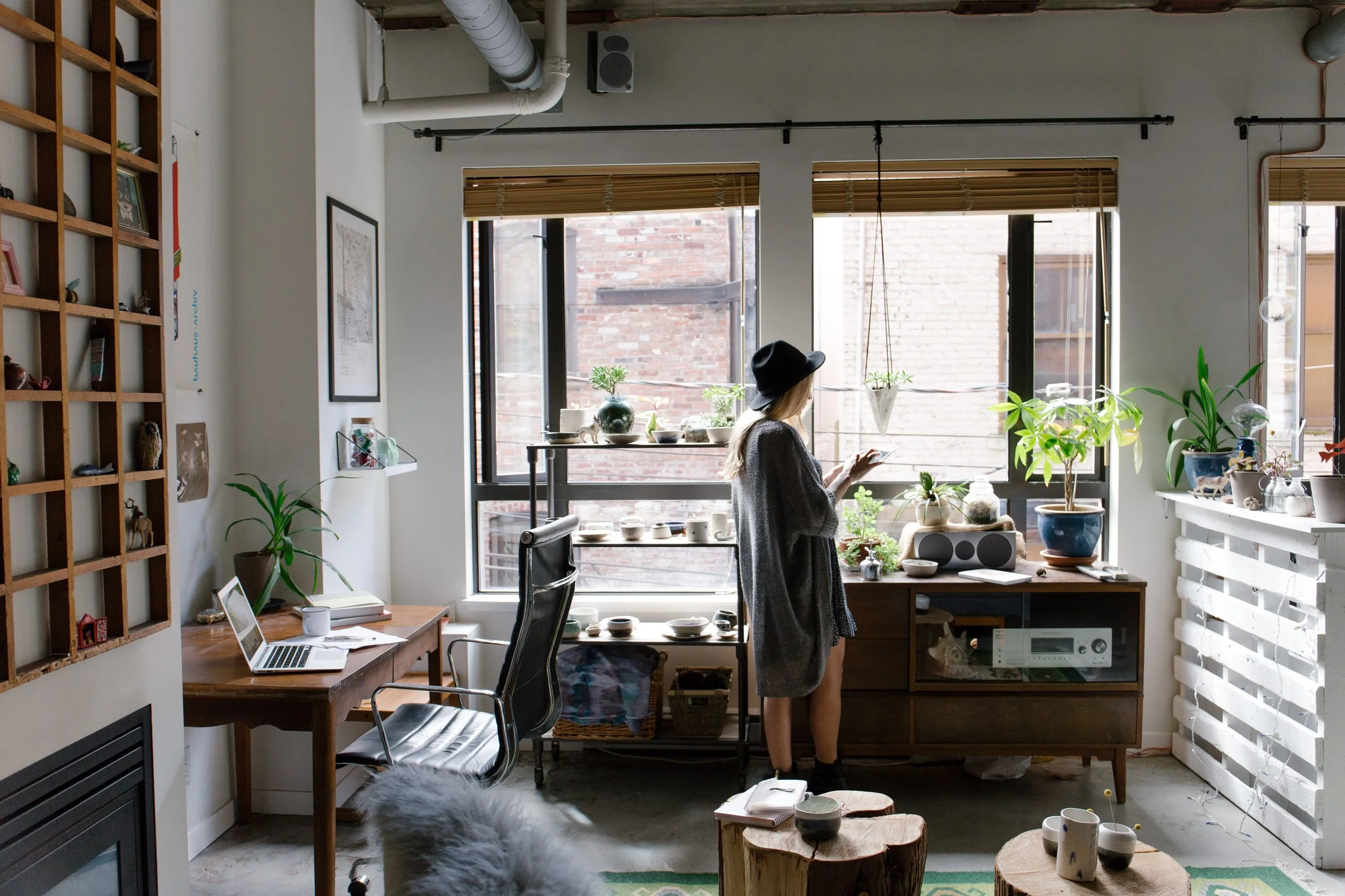 HowToSetWorkplaceBoundaries_BabesWhoHustle.jpg