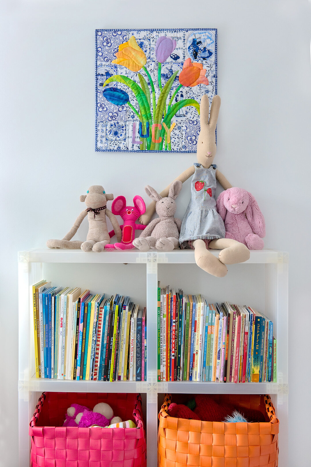 girl-room-modern-bookshelf.jpg