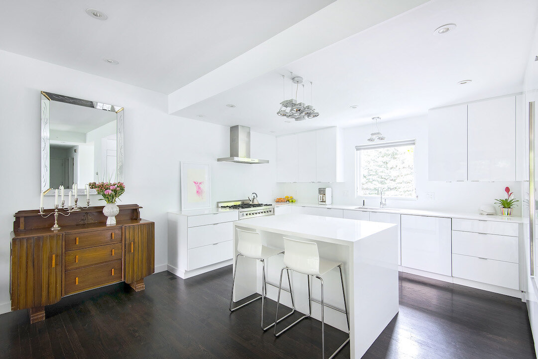 kitchen-all-white-vintage-sideboard.jpg