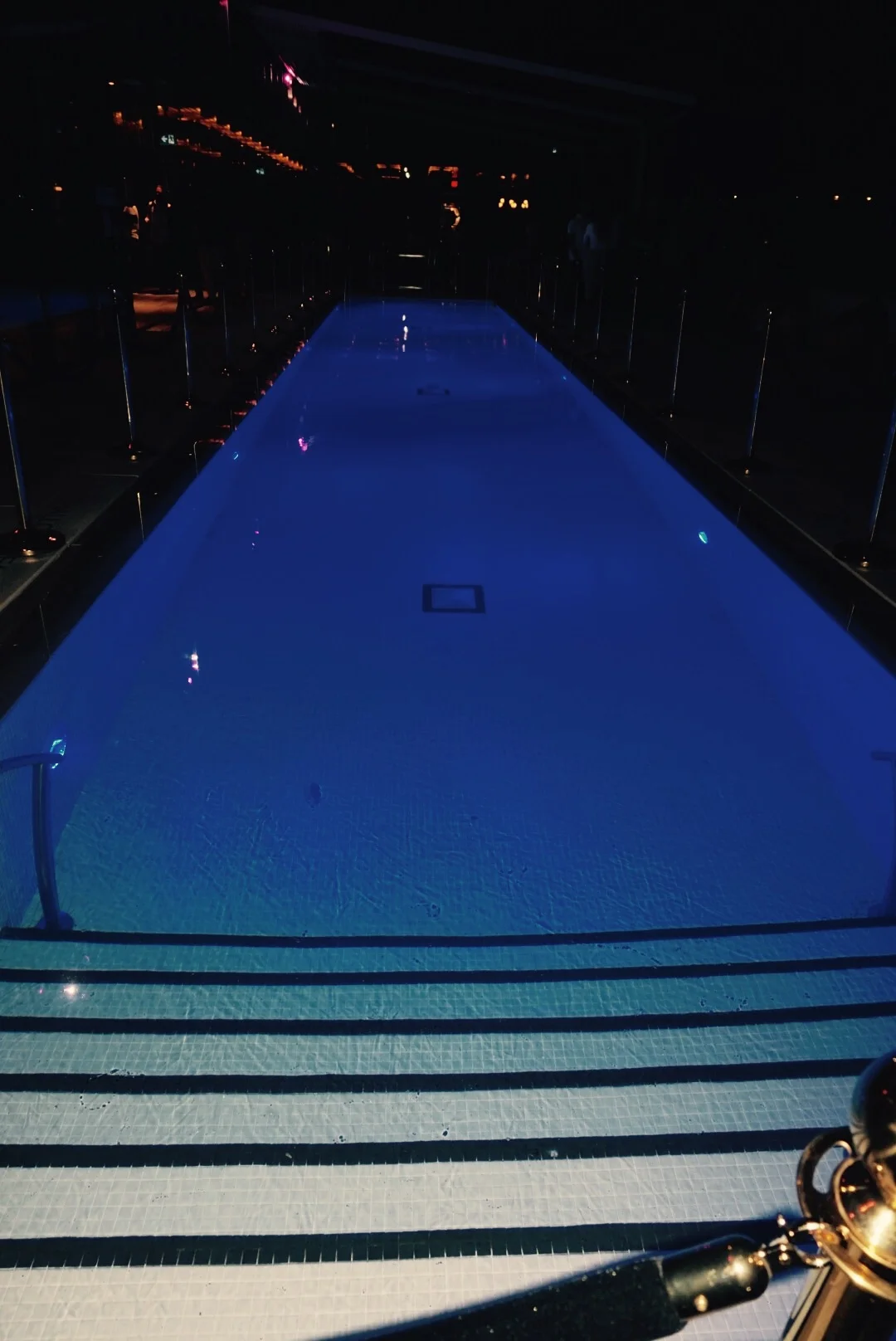 CHEZ LAVELLE ICE CREAM &amp; VINO