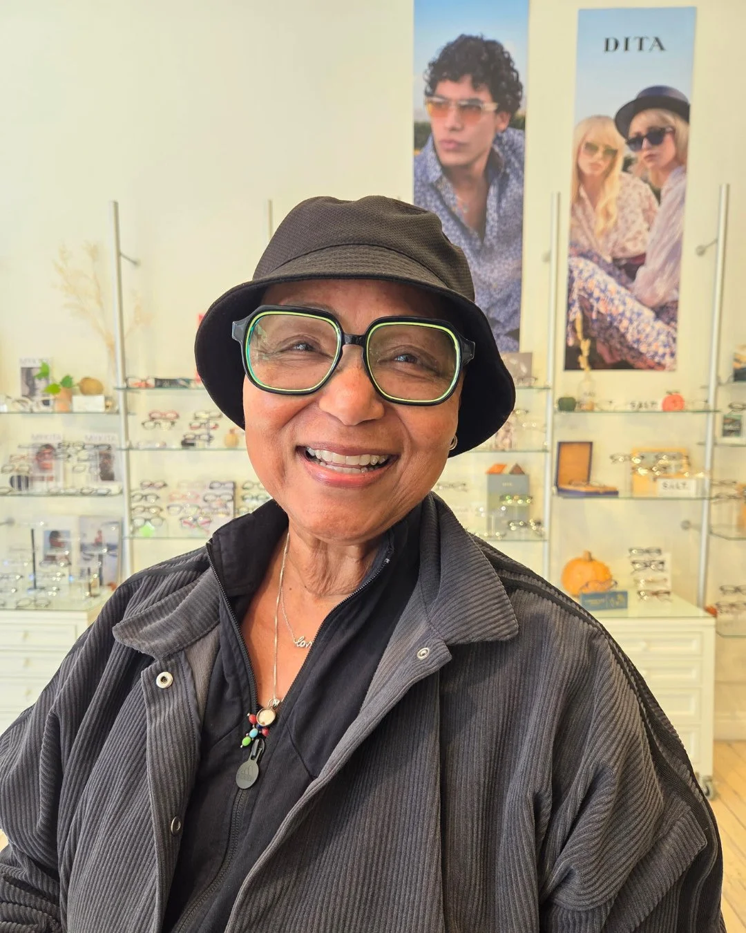 Awestruck by Carolyn's new frame 🤩🤭 Such good finds at the Tarian Trunk Show 👓️
