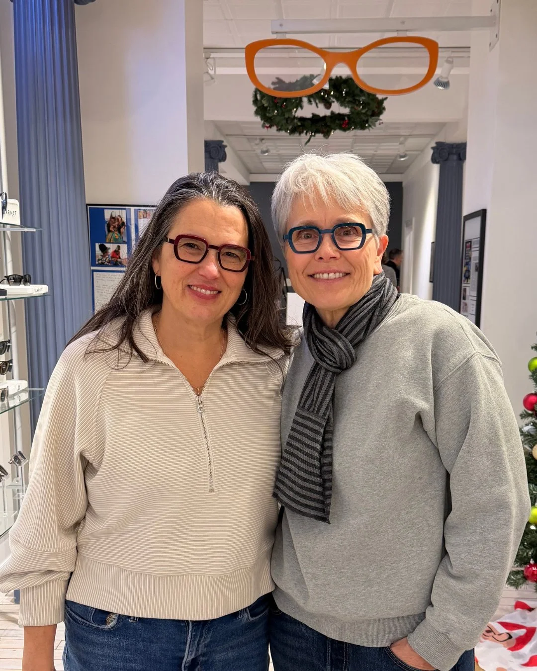 Jodi gets a Theo frame! Maeve gets a Theo frame! Everyone check under your seats for a Theo frame!