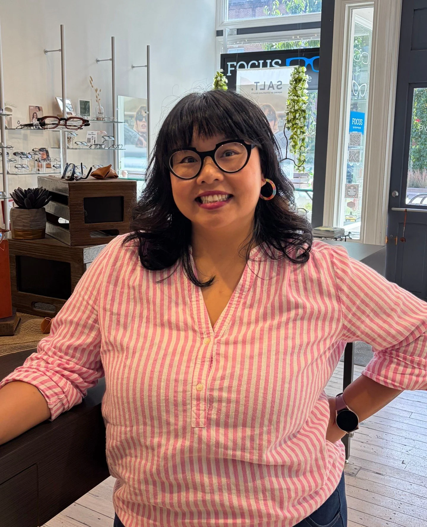 Meet Annie 👋 She joined the DE team this summer and my oh my are we lucky! She comes to us with 10 years of optical experience and a super powered work ethic 👓️⁠
Outside of the shop you'll find her crocheting, thrifting with her girlfriends, and sp