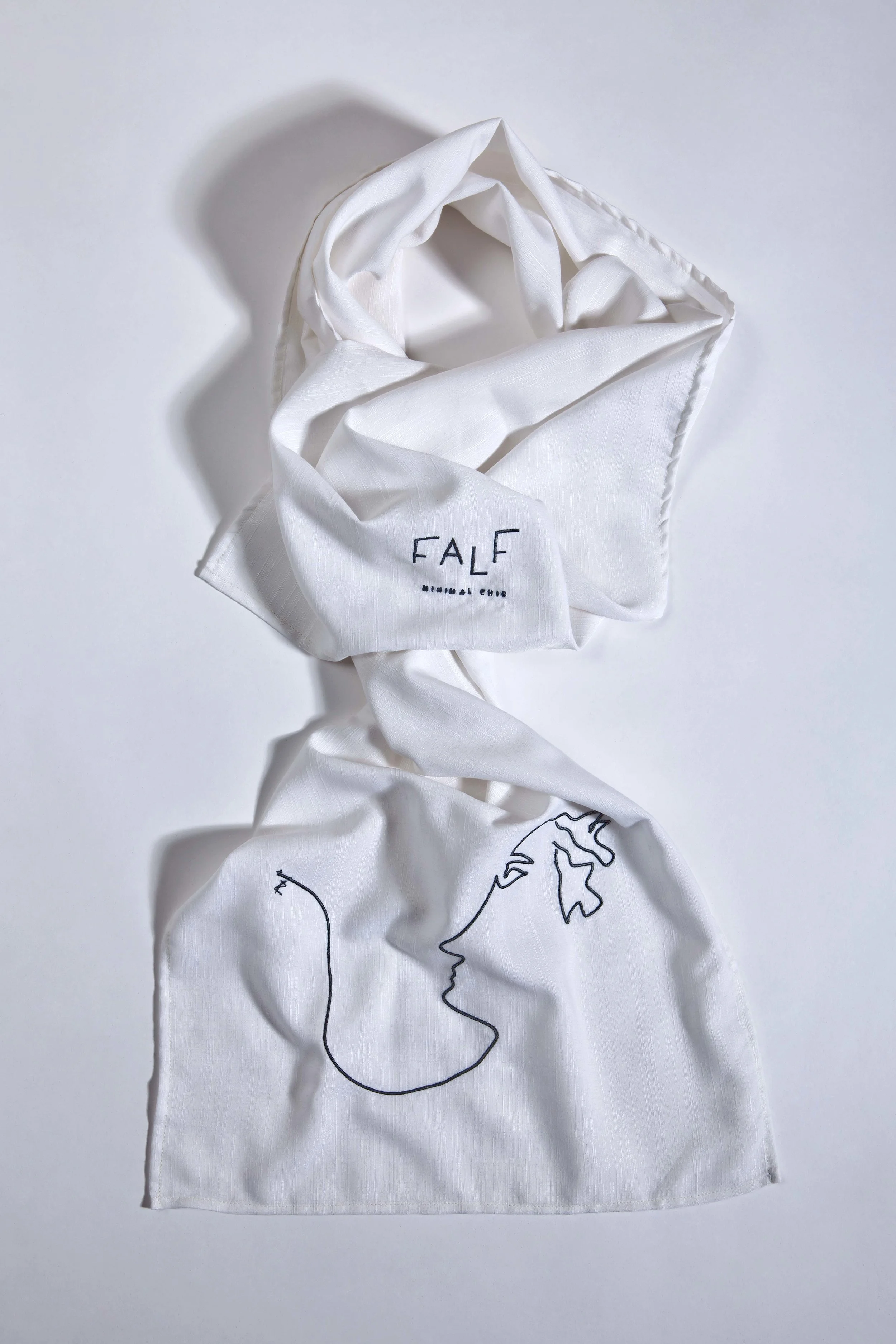 White scarf Phainō - Birds