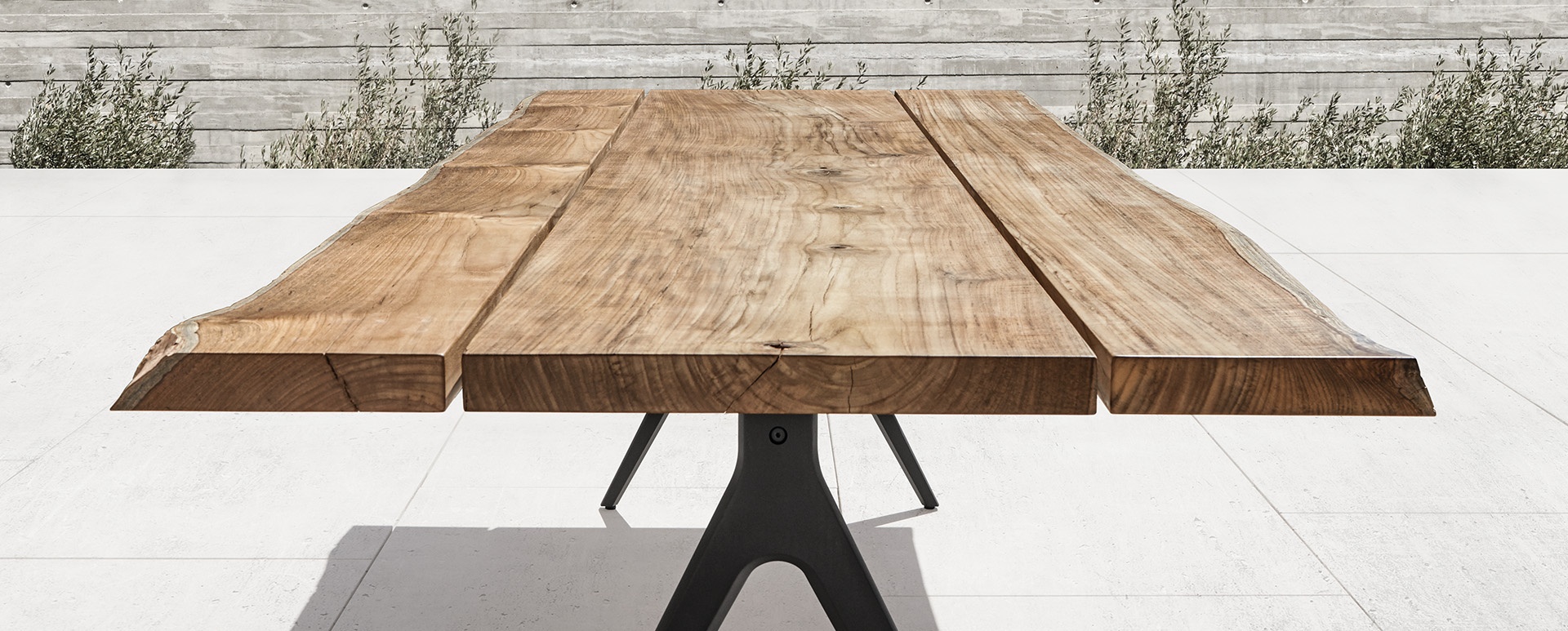 Gloster's Split Raw Table