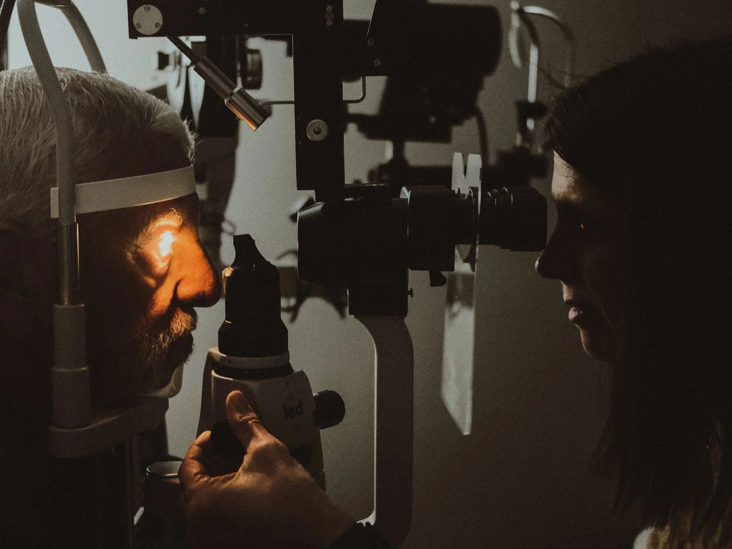Carrollton eye doctor examining patients eyes