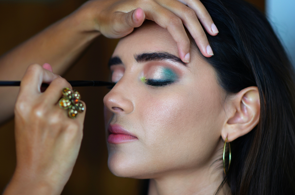 Eye-Friendly Makeup: What Actually Protects Your Eyes (and What Doesn't)