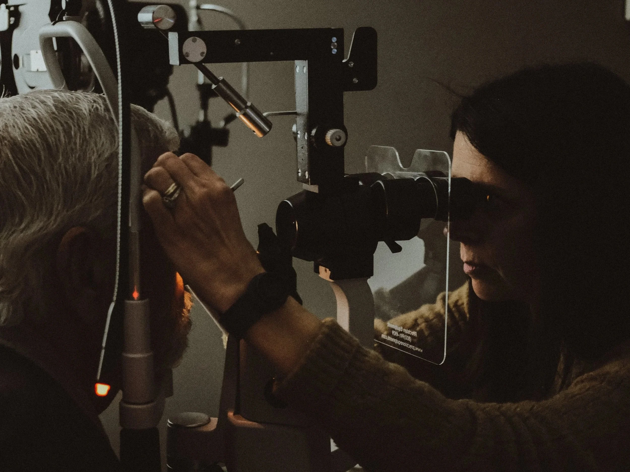 Carrollton Eye Doctor Jennifer Carter giving patient an eye exam