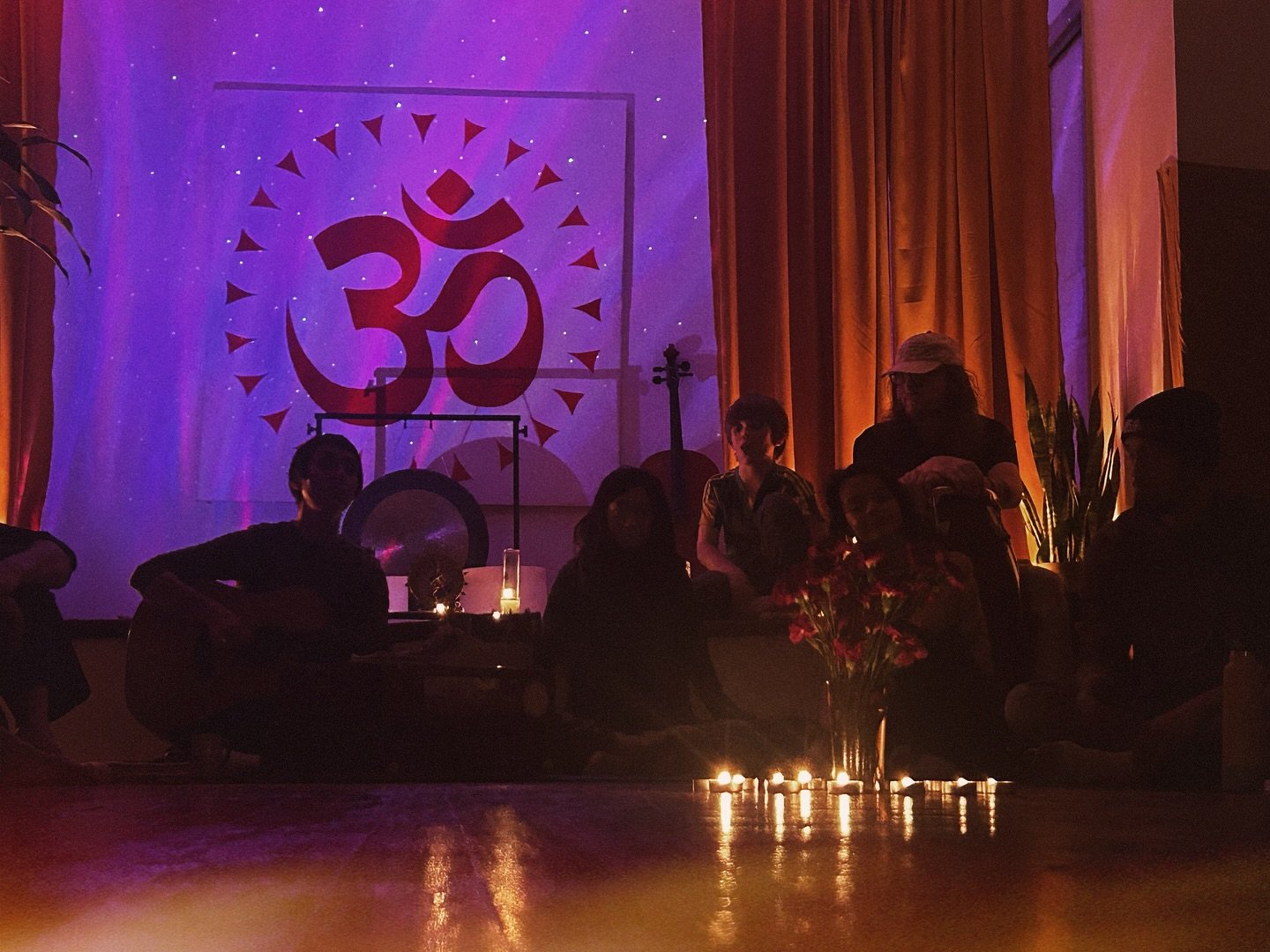 My heart is happy when I think of you!
Daya is home. 

We are open this morning:

10am &amp; 12pm yoga with @beingwithjodie 
2pm community class @pamtrevisan

Have a sweet day today !
