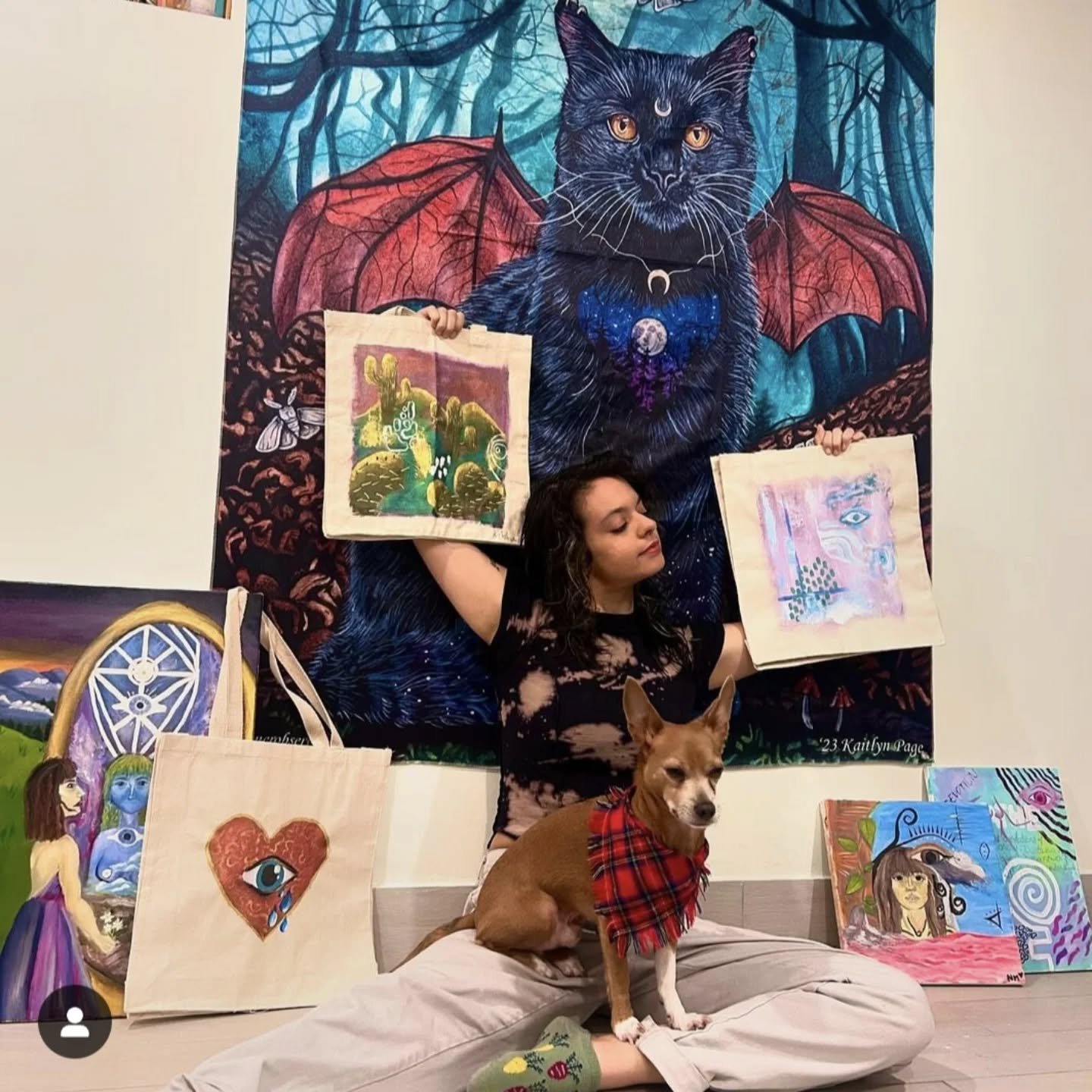 Our next featured vendor is our very own @impalpable.nat 💓
Yogini, artist, dog mom you name it, Natalya does it with love! 

A little about her:
Natalya will be at the Daya holiday markets with unique art pieces made from found items. Inspired by ma