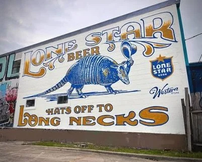 HATS OFF TO LONG NECKS 🤠

Mural design in collaboration with my friend @matt_tumlinson and @twrushing for @lonestarbeer in Austin, Texas

#hulsdesign