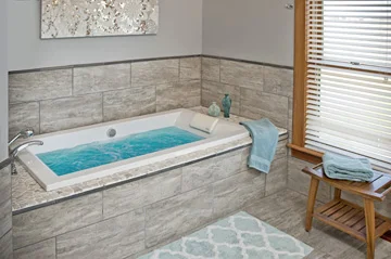 Dakota Suite whirlpool tub