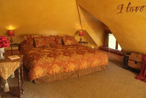 Attic Suite king-size bed