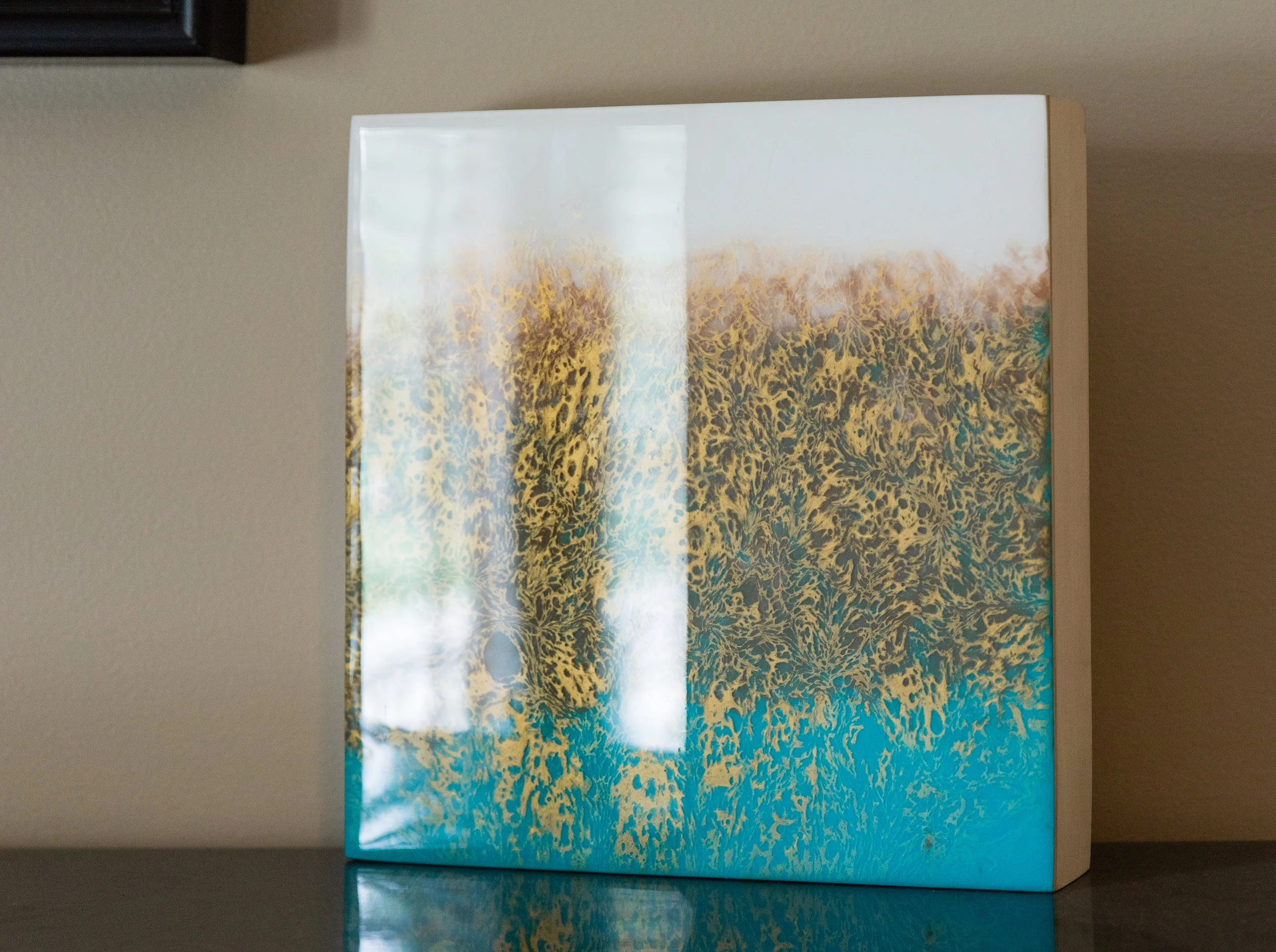Comparison piece, half gloss, half matte