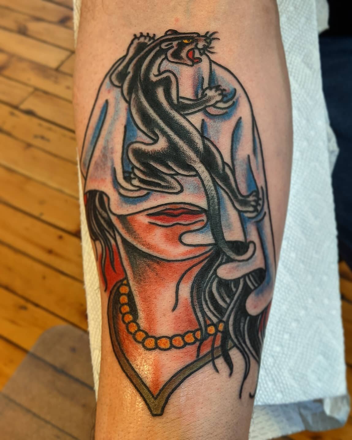 A nod to Ed Hardy and David Foster Wallace on my dear friend Jeptha.
Thanks for looking!!!

#pittsburghtattooartist #traditionaltattoo #chromatattooink #brightandbold #infinitejest #deth
#eddiditfirst