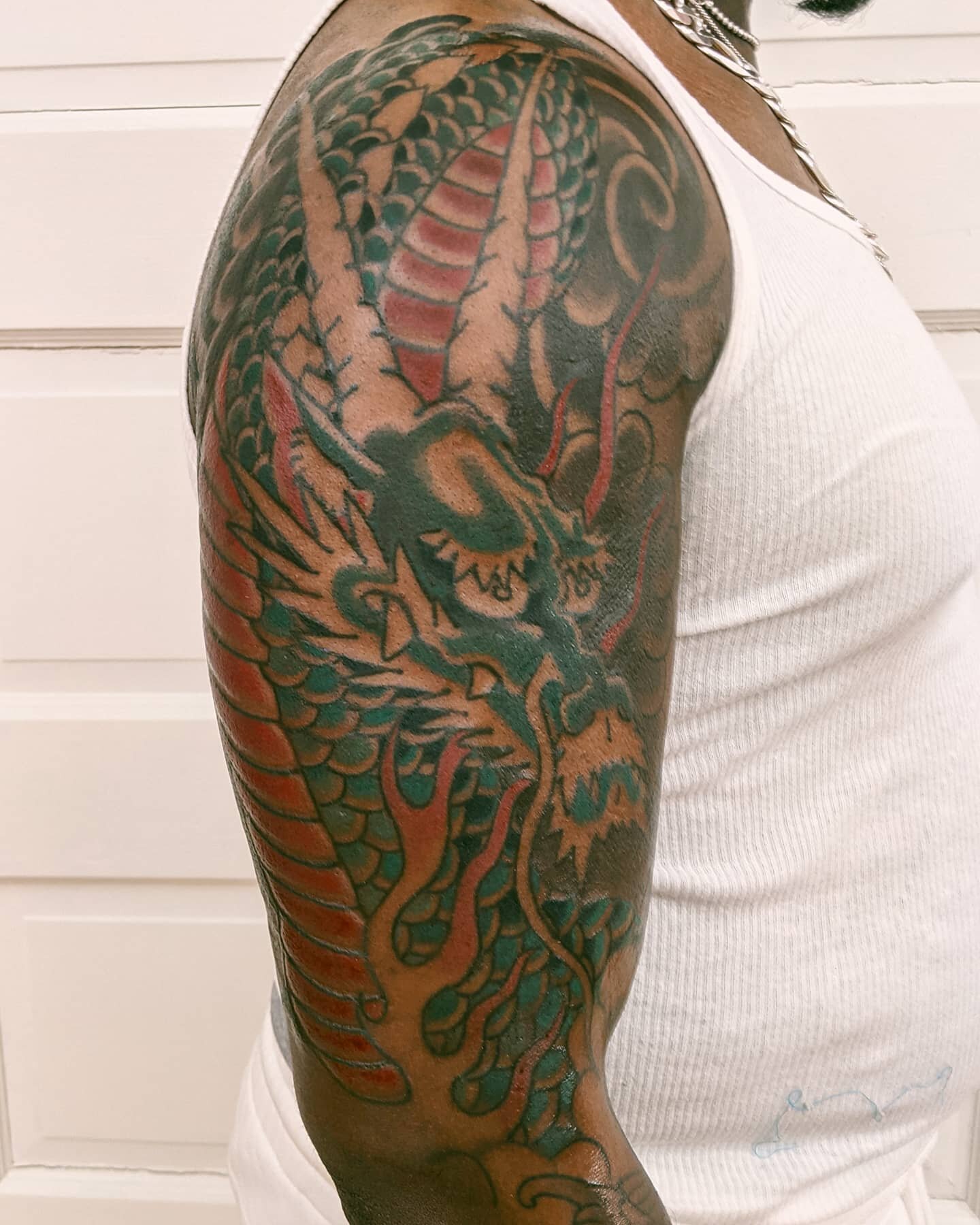 Progress on Sam's cover up sleeve.. excited to finish this up!

#threeriverstattoo #traditionaljapanese #dragontattoo #chromatattooink #ryu #dragonballzkai