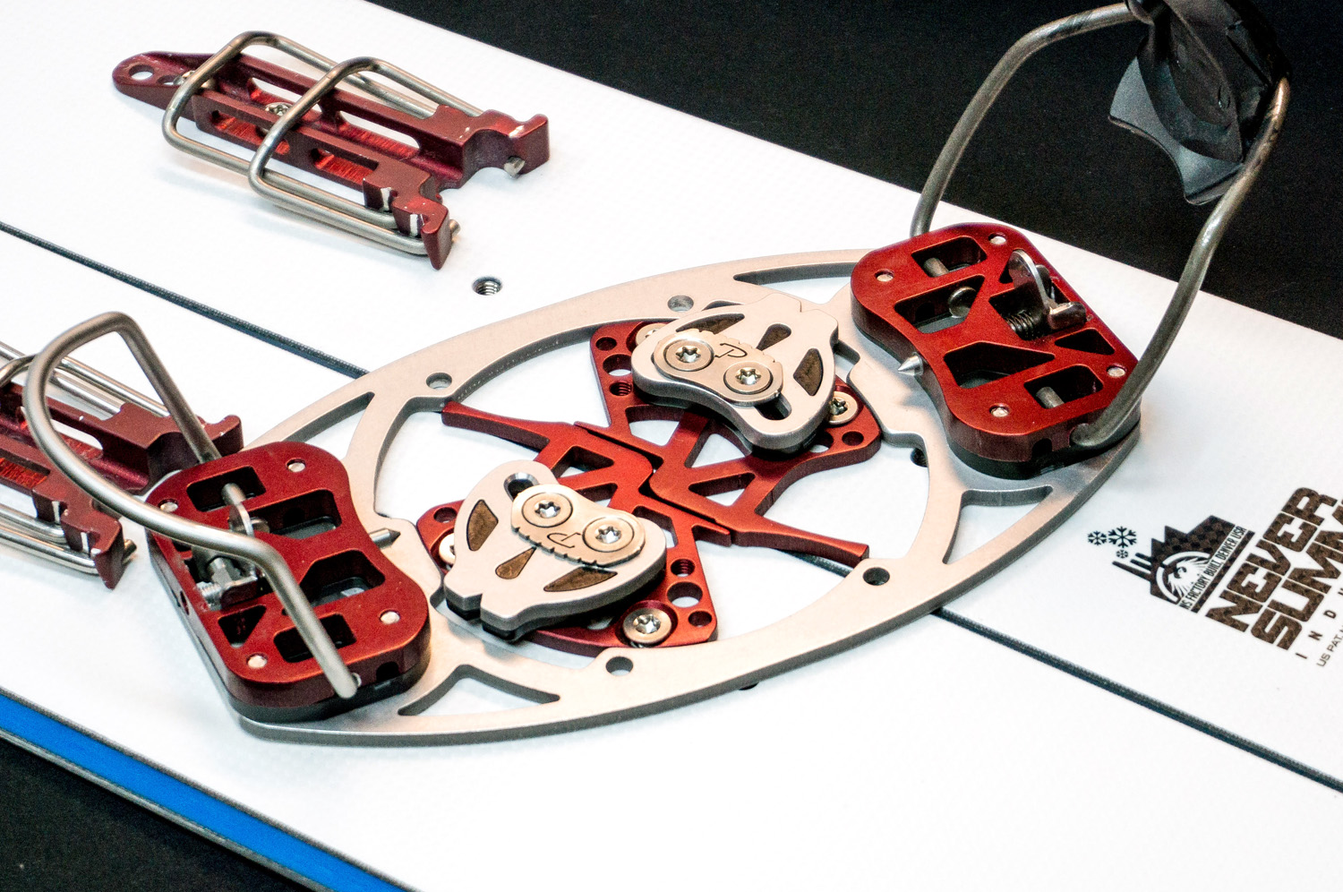 Bindings feature self-clearing connection points and self-righting heel bails. Snow packed under the board cleats is cleared as the bindings rotate into position. The locking pins also pierce through snow and ice, seating themselves into position. NEW for 2017/18 are our self-righting heel bails, which make stepping in even more of a piece of cake.