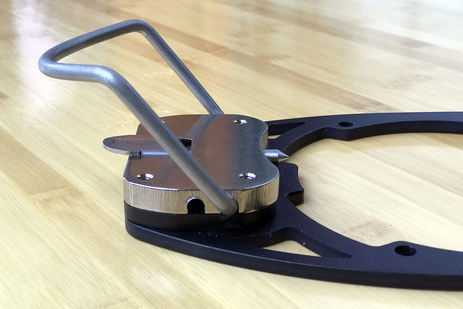 FIGURE 4. 5mm wider than FIGURE 3 (bail block is set to the outer position, bail is set to the inner position). Size S: BSL 267/Mondo 24. Size M: BSL 287/Mondo 26. Size L: BSL 307/Mondo 28. Size XL: BSL 317/Mondo 29.