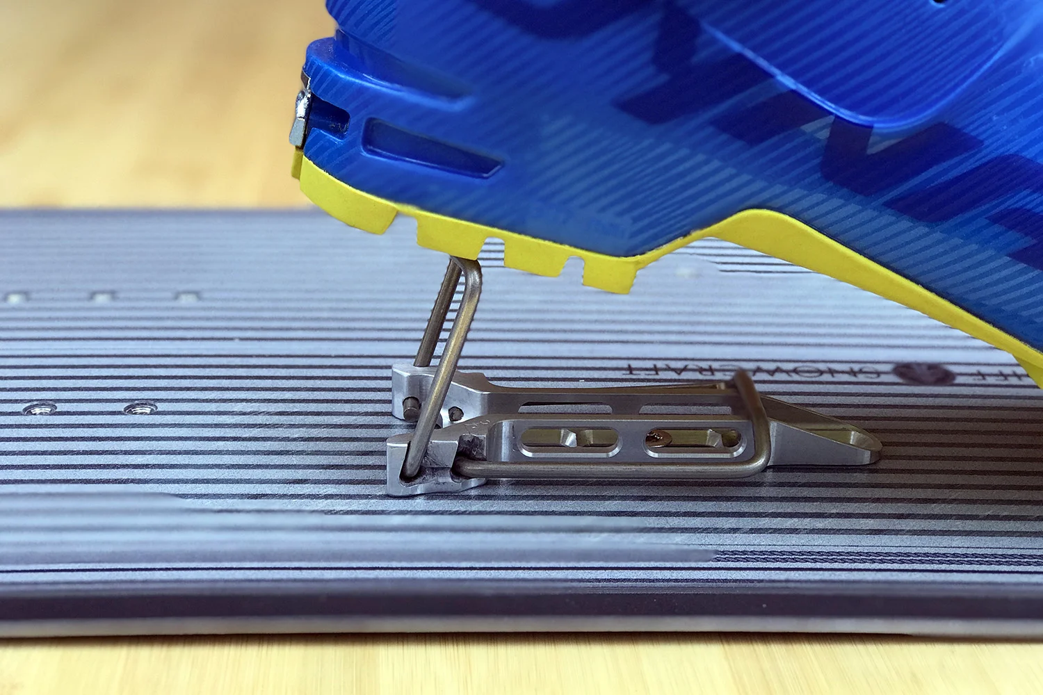 FIGURE 1. Climbing wires should land in the middle of the heel.
