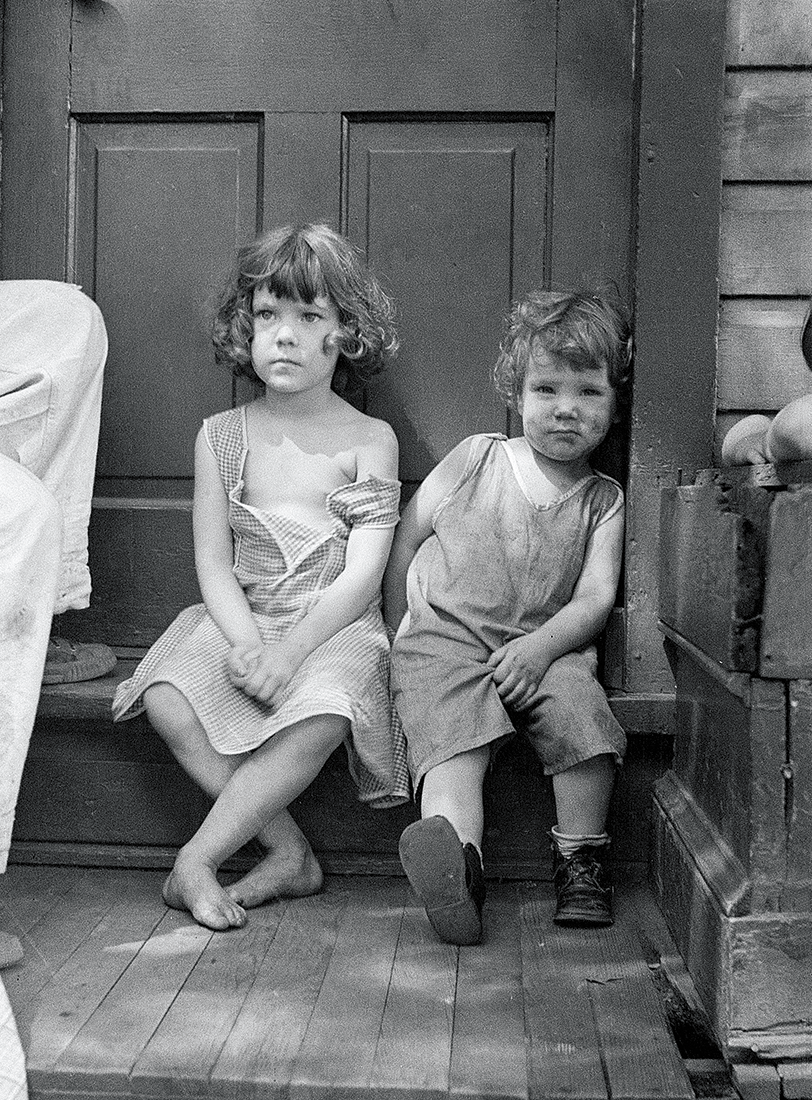 Title: Poor whites, Georgetown, D.C. Photographer: Carl Mydans Date Created/Published: 1935 November