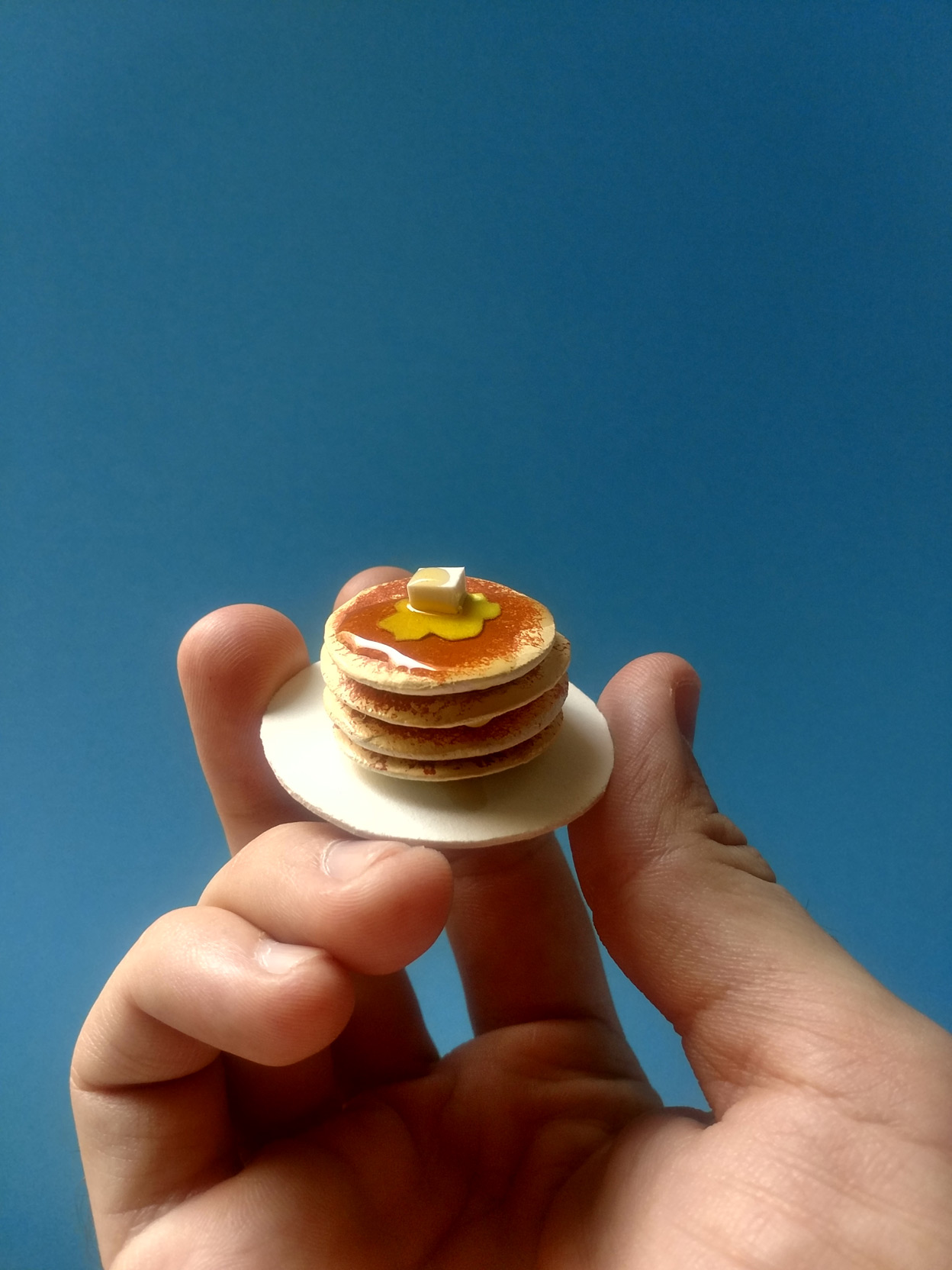 Pancakes (2018); Clay, acrylic paint, Folia art paper, “Gorilla Glue” & synthetic rubber