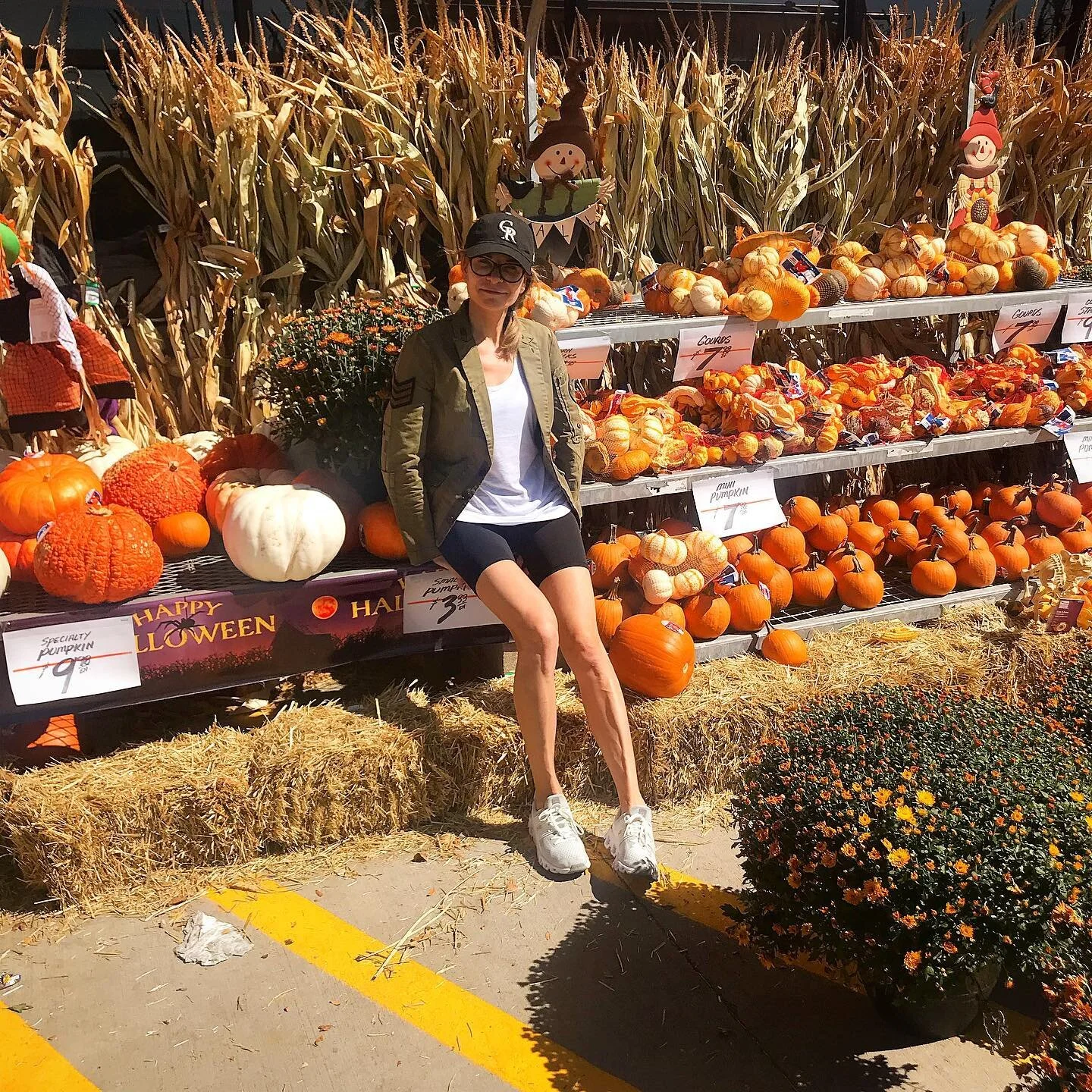 The scary orange season is approaching!!!! And everybody is happy to wear masks 😷 🎃😂
