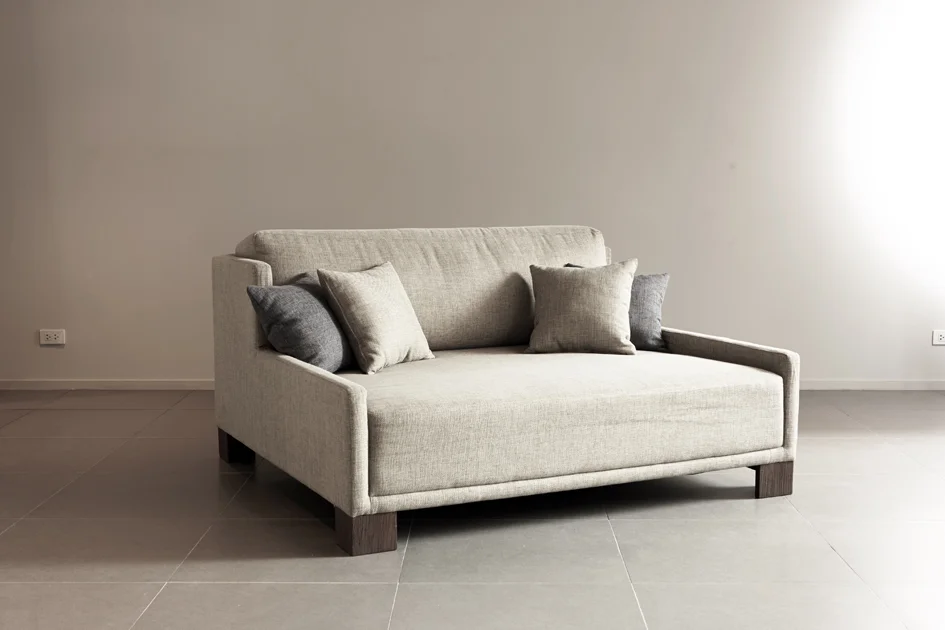 OVERSIZE LOVE SEAT 1.jpg