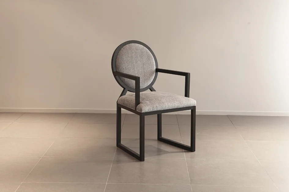 ROUND BACK CHAIR 1.jpg
