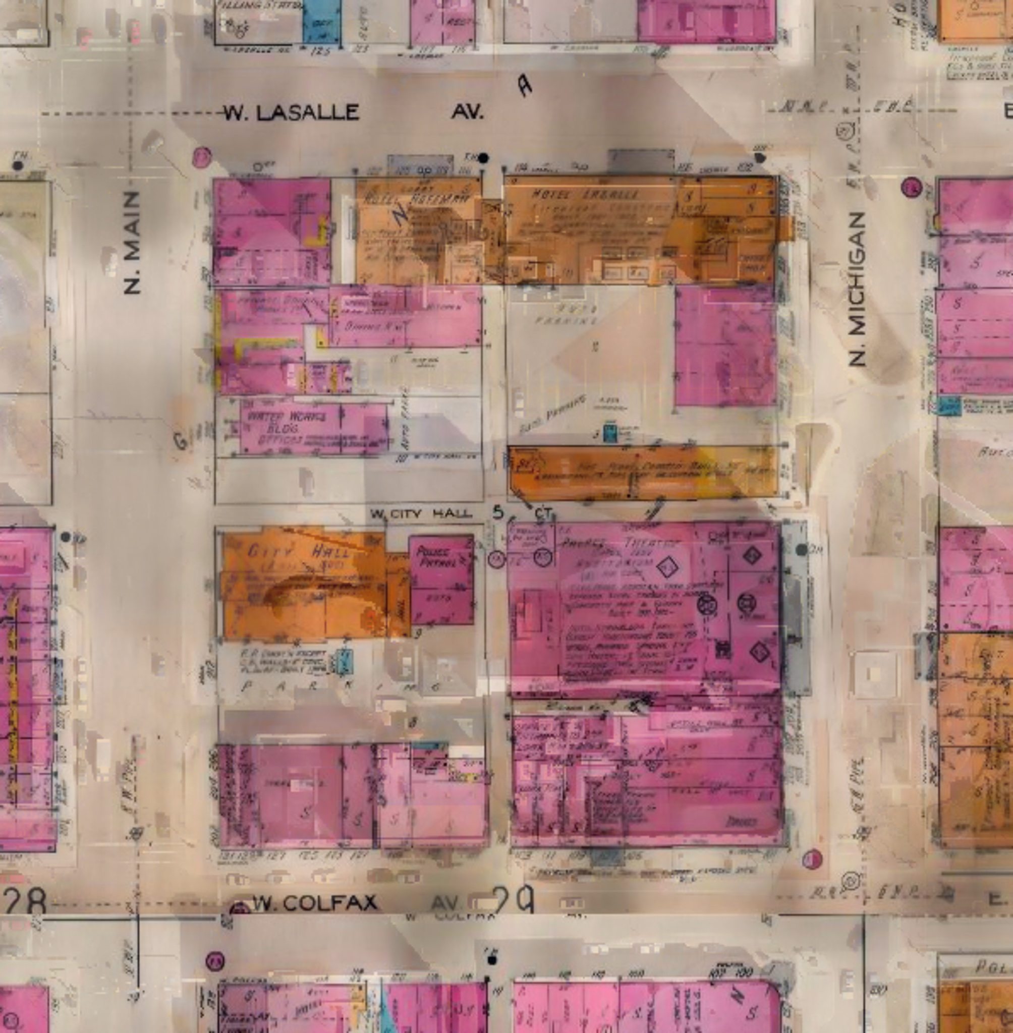 1960 map of the block showing the since-demolished City Hall, and City Hall Ct. to the north of the building.