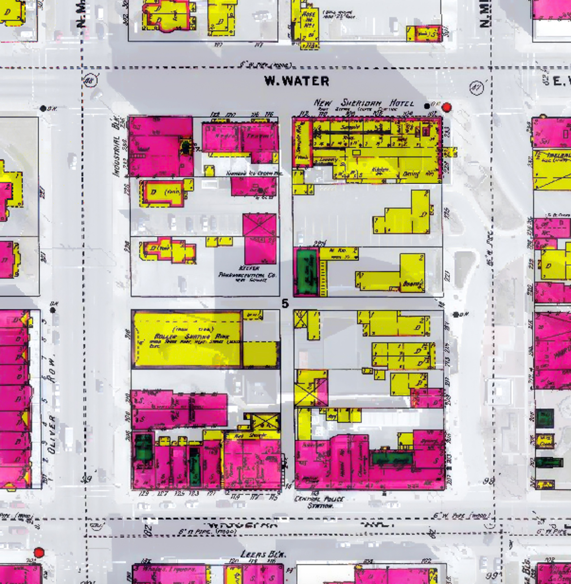 1899 map of the block, with the building shown bottom middle as a pink square.