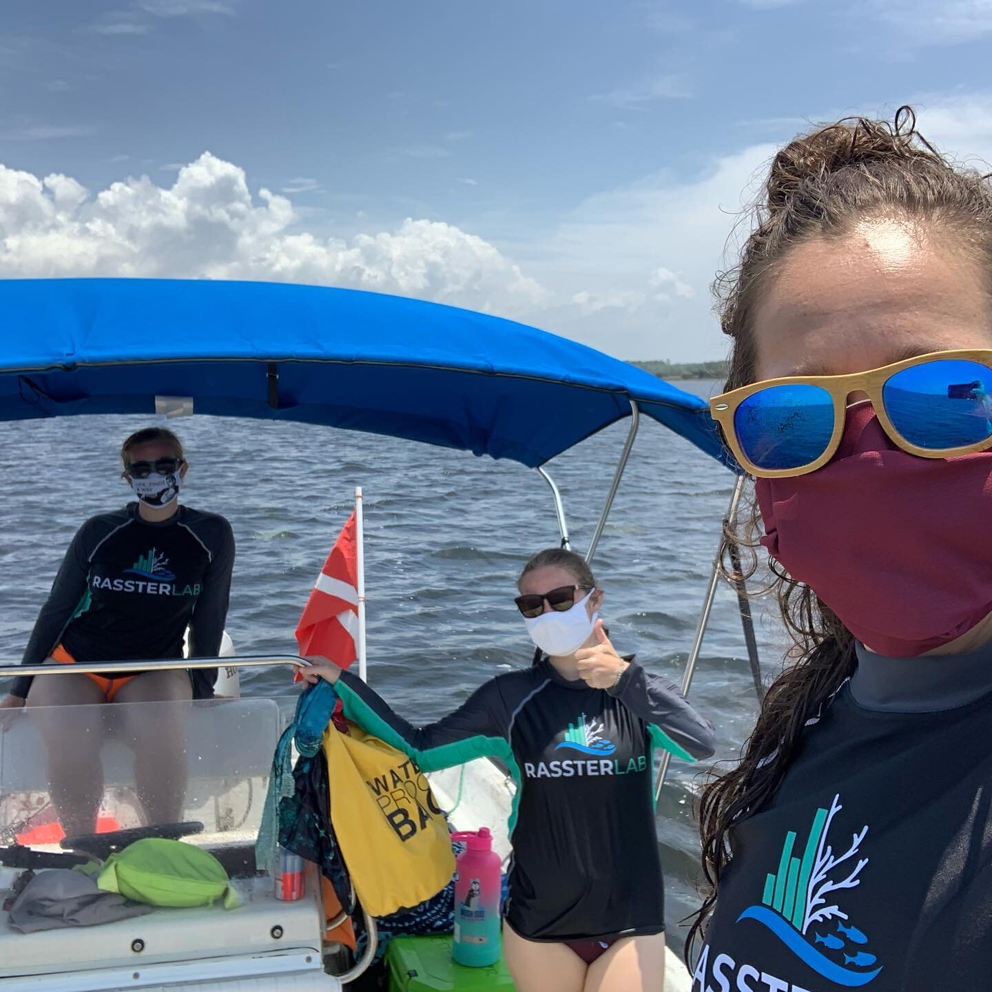 The #seagrassgirls have been back out on the #FL water this week doing #seagrass surveys in the Big Bend - still performing all the #science while taking #covid precautions 😷😷 with masks and distancing ✌🏻
⠀⠀⠀⠀⠀⠀⠀⠀⠀
⠀⠀⠀⠀⠀⠀⠀⠀⠀
@jennmchenry @thechari