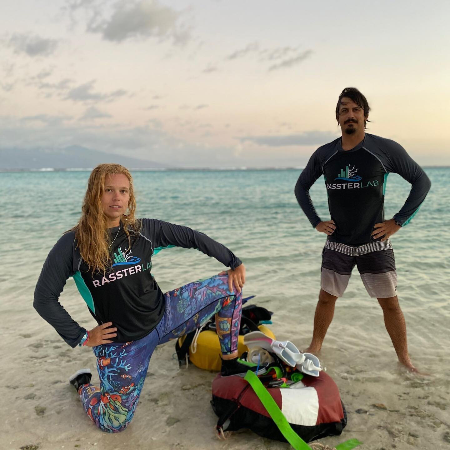 The #RASSTERLAB dynamic duo is returning to #moorea (vaccinated!) this week to continue their field research in the lagoons around the island. Stay tuned for some #fish, #algae, and #coral updates 🏝🐠