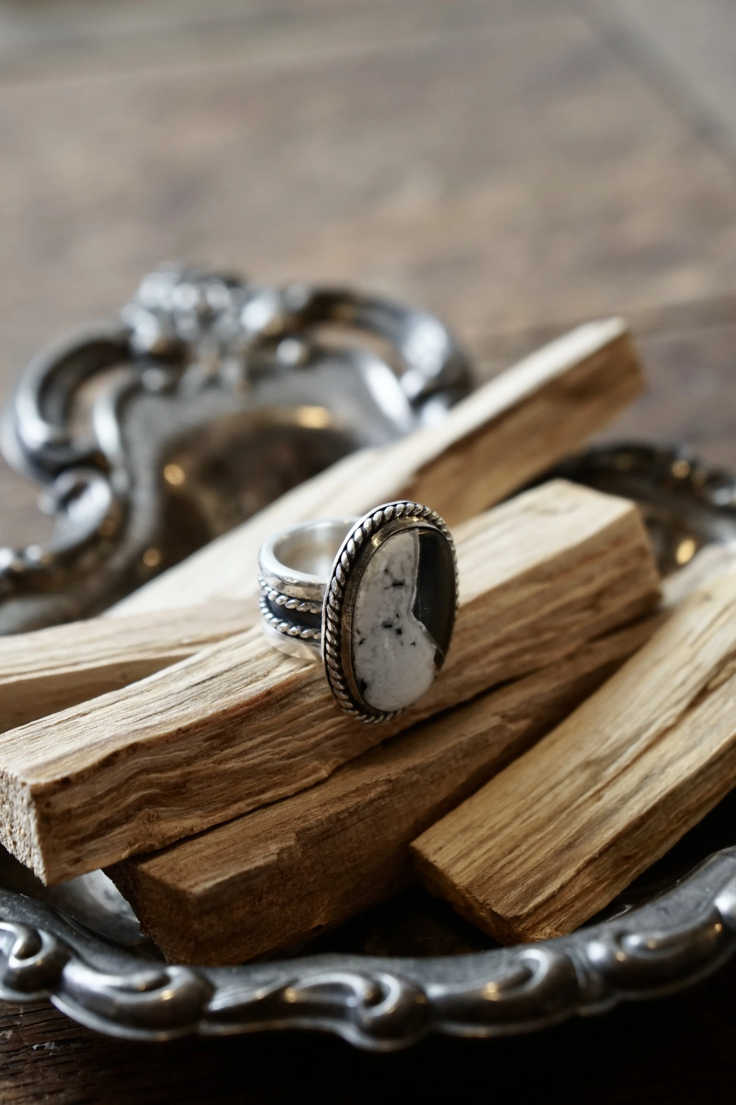 White Buffalo Ring. Size 7.5