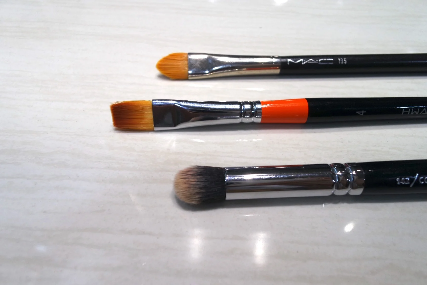 Concealer brush heads: close up