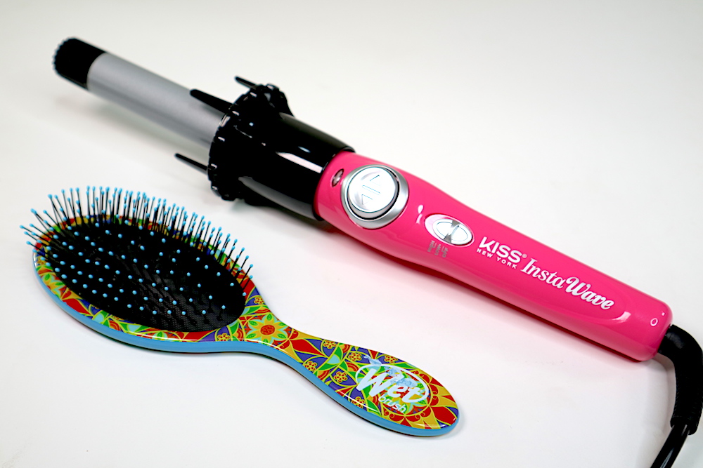 Hair Gizmos for the Home: Wet Brush and Kiss Instawave